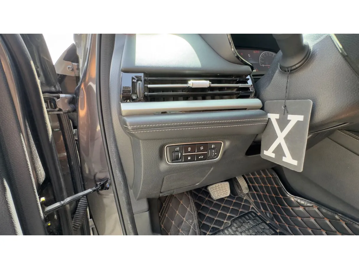 Car image 23