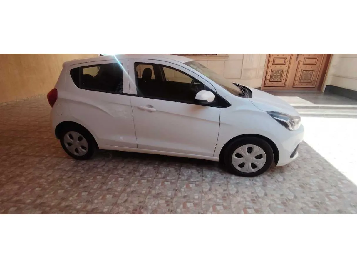 Car image 4
