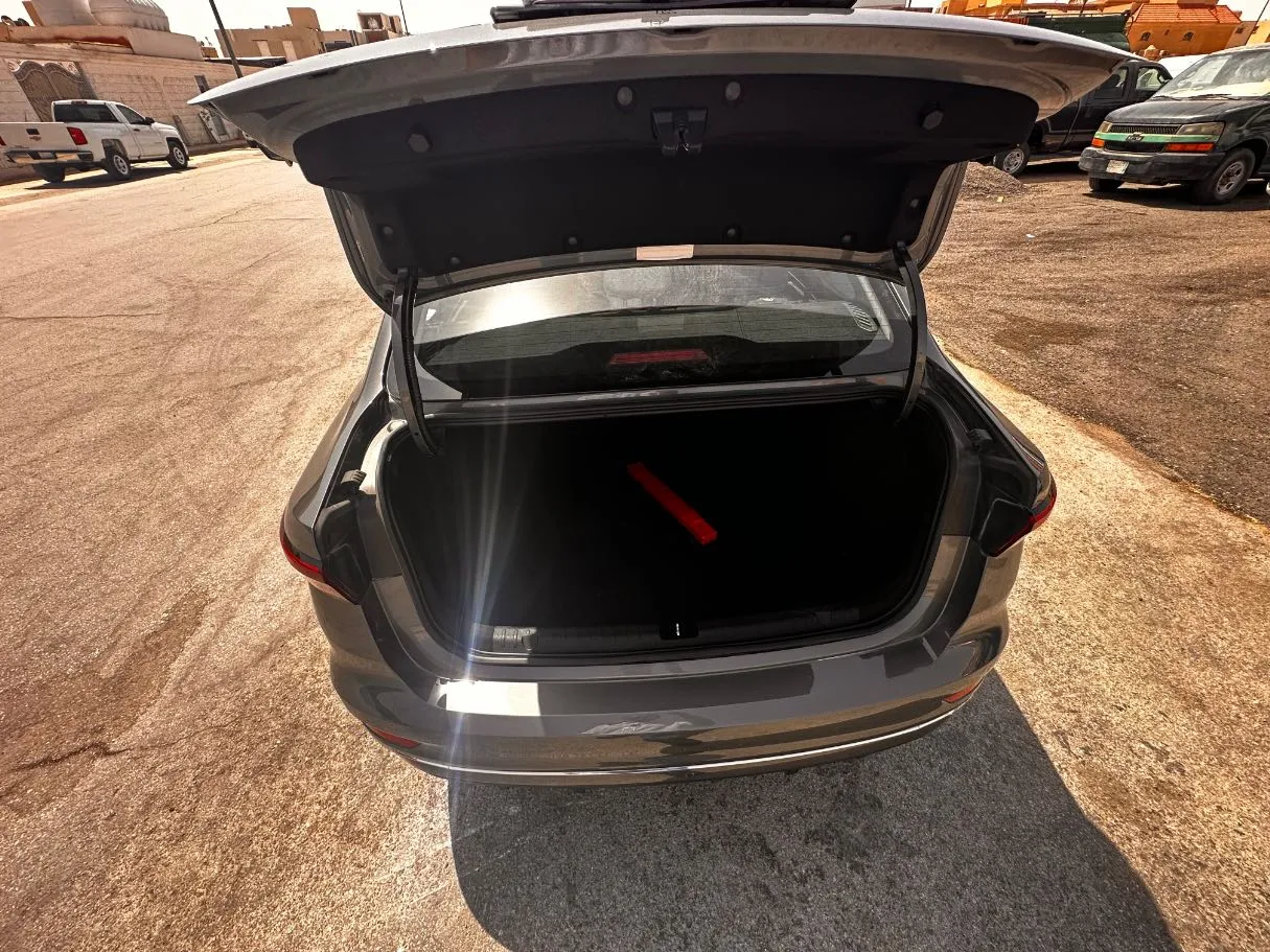 Car image 21