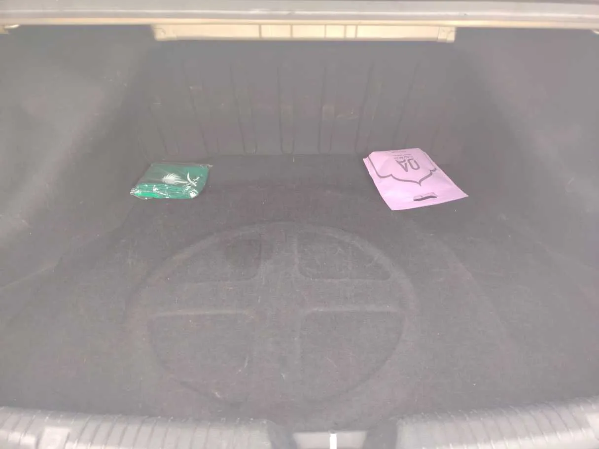Car image 23