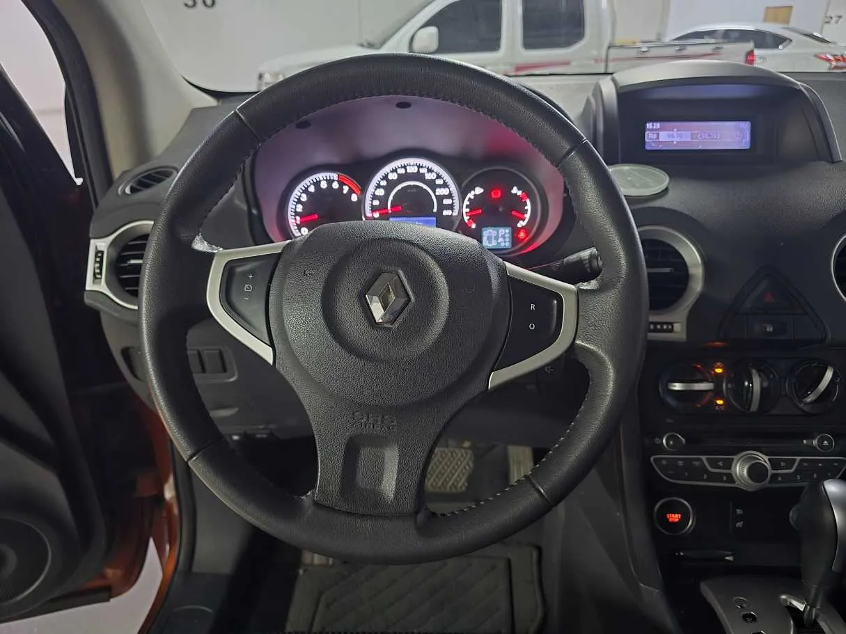 Car image 17