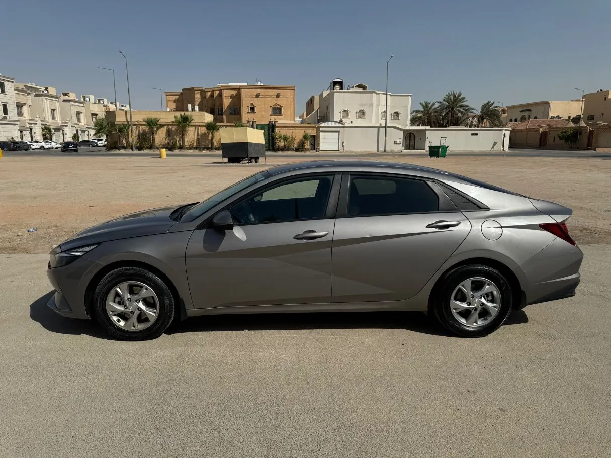 Car image 8