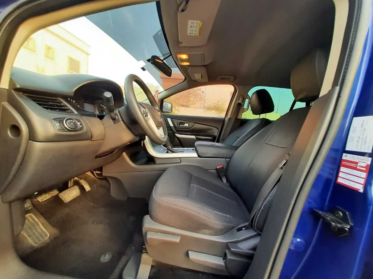 Car image 11