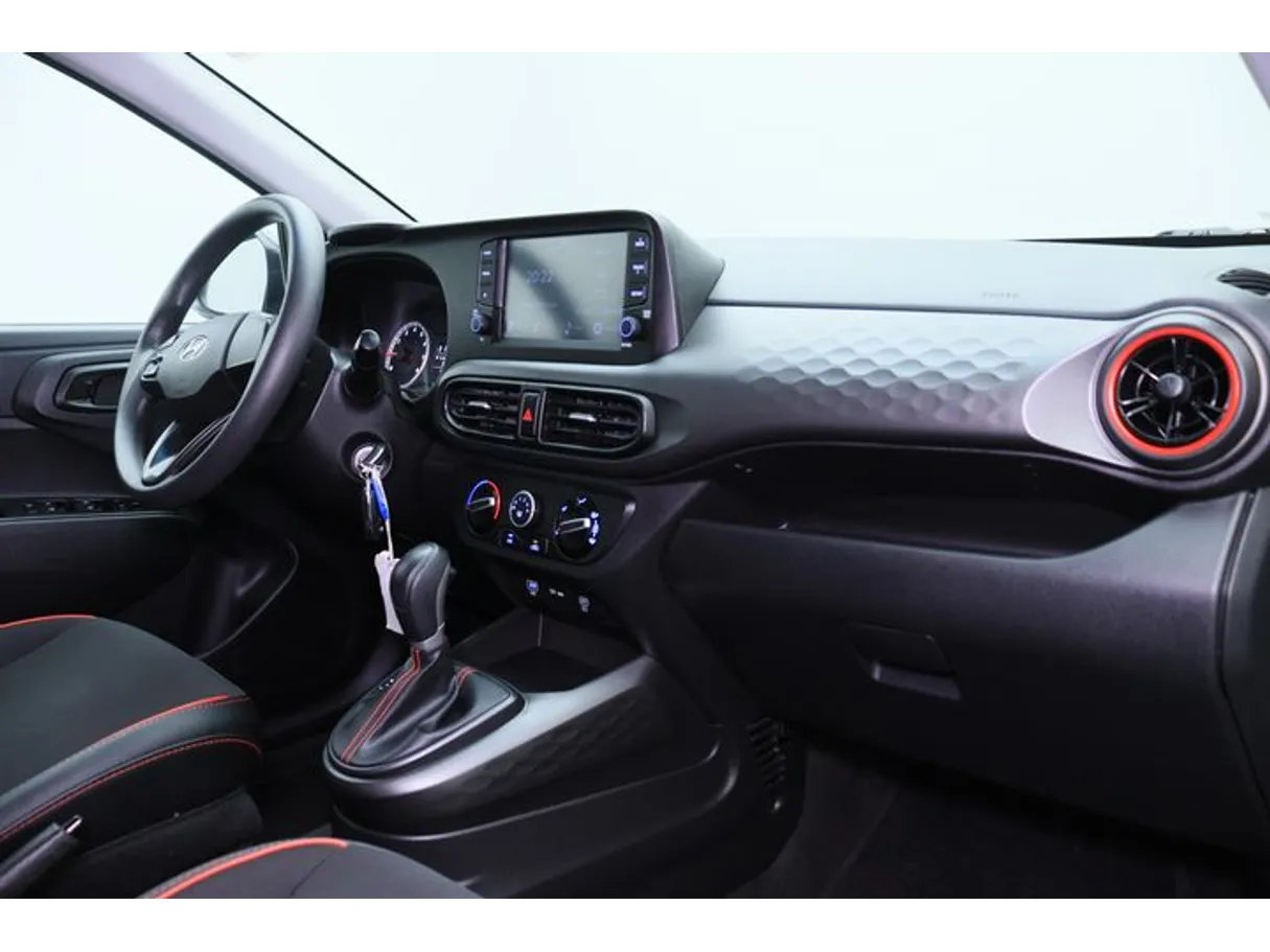 Car image 10
