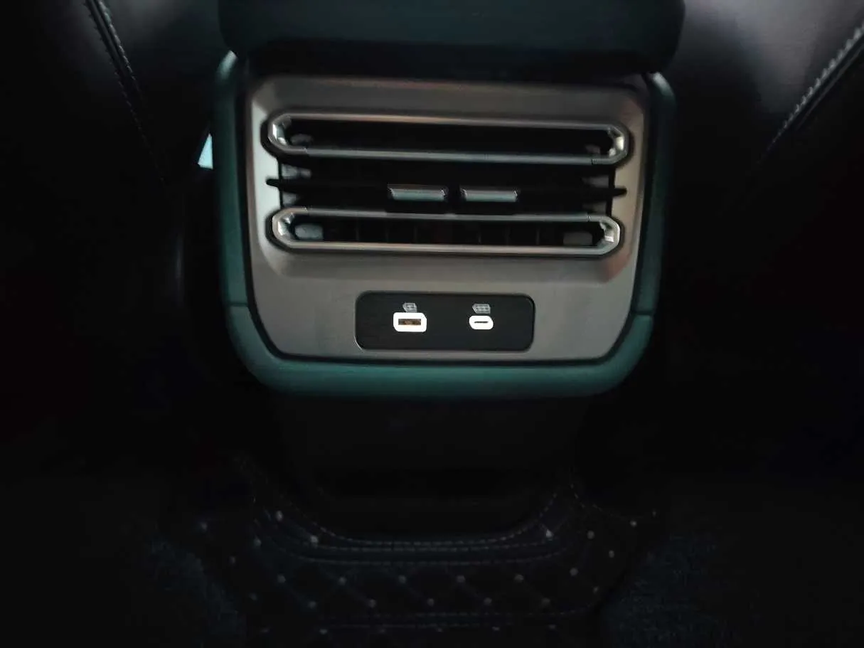 Car image 28