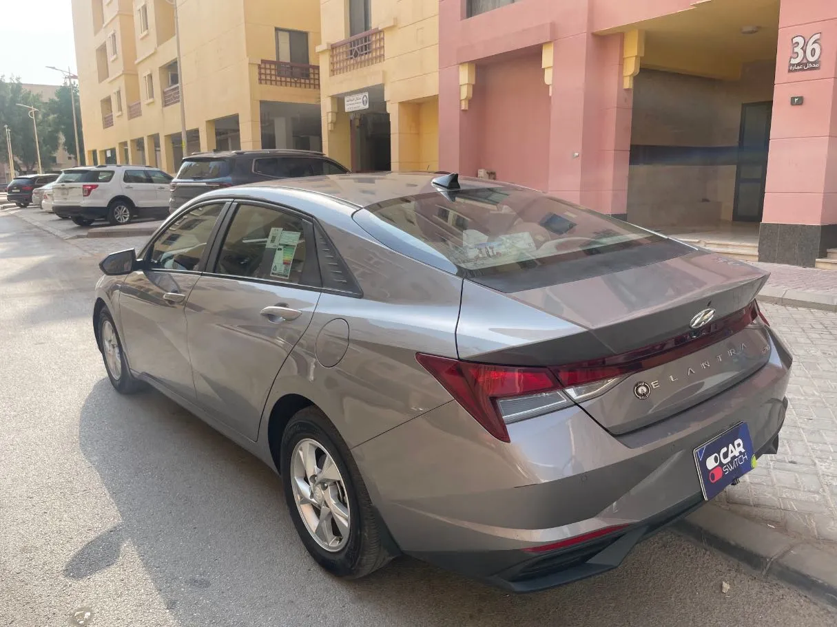 Car image 7