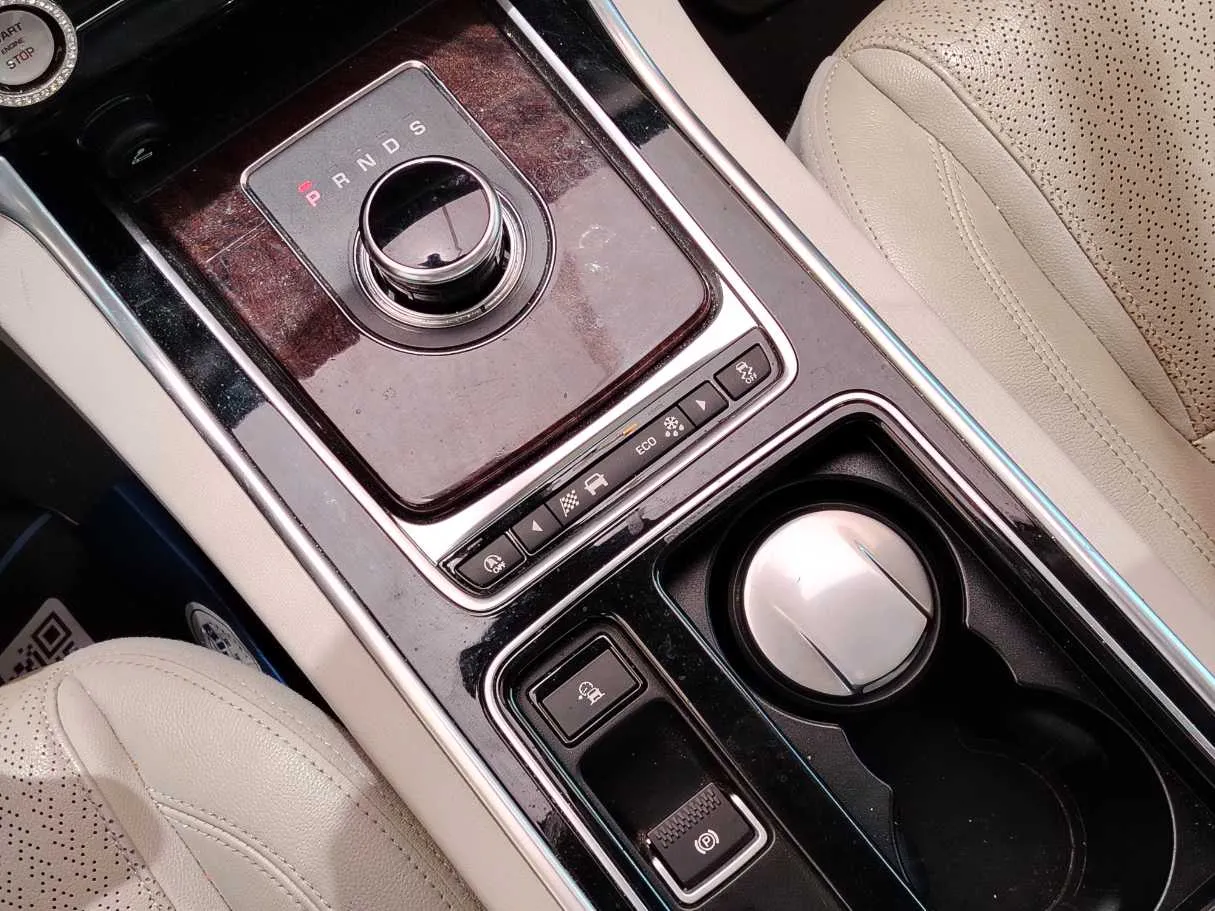Car image 20
