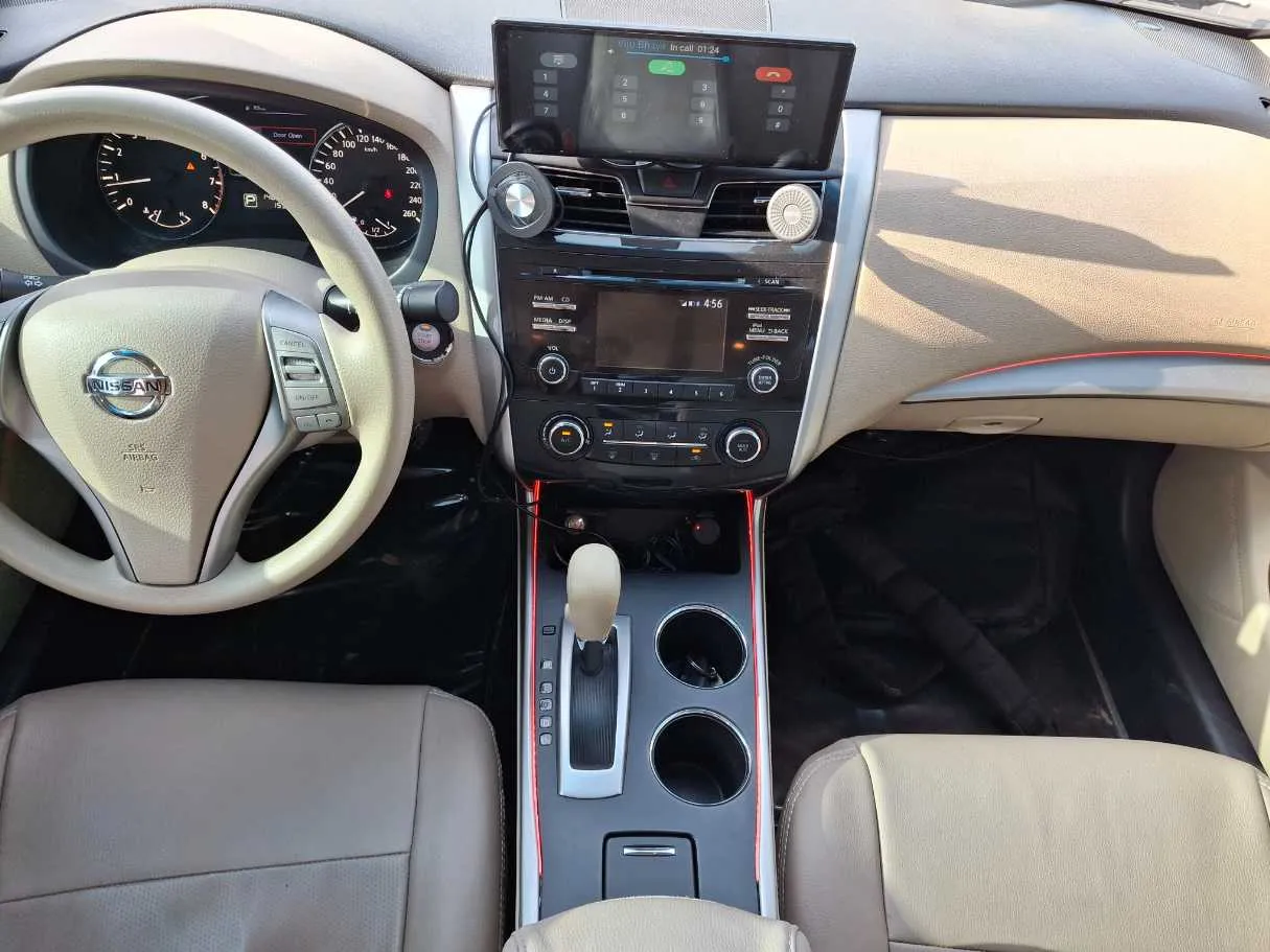 Car image 15