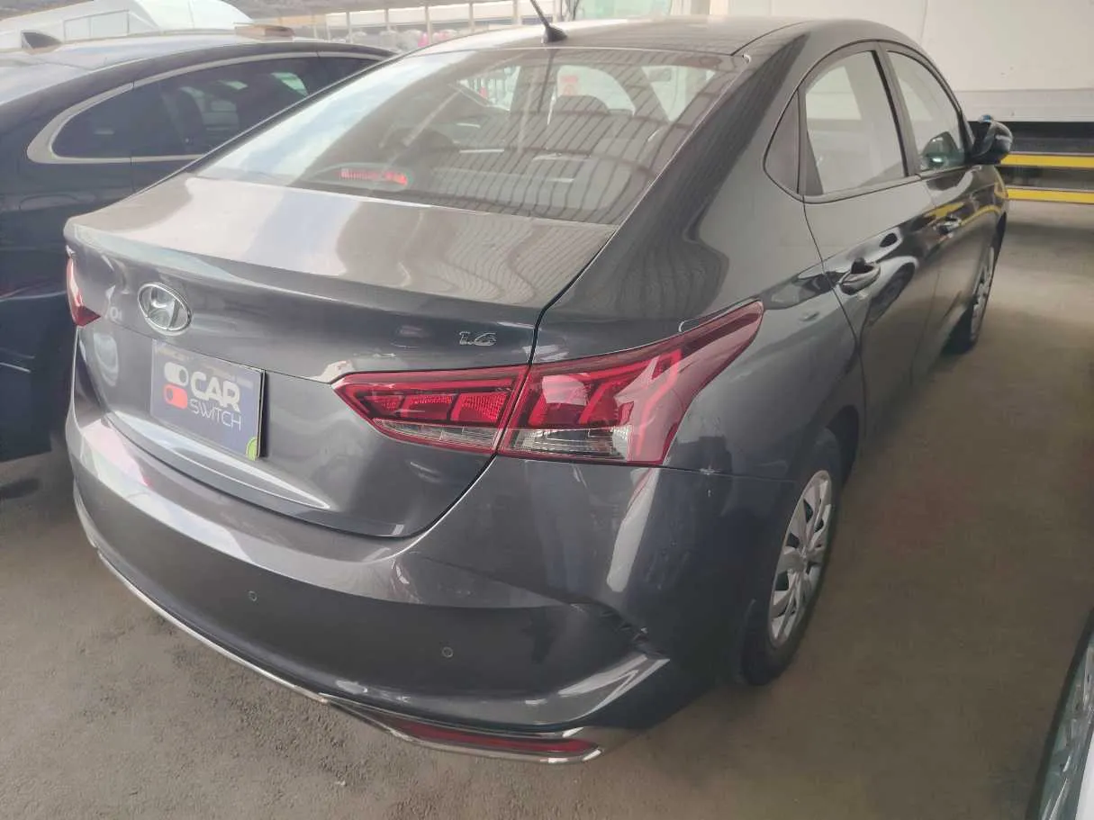 Car image 5