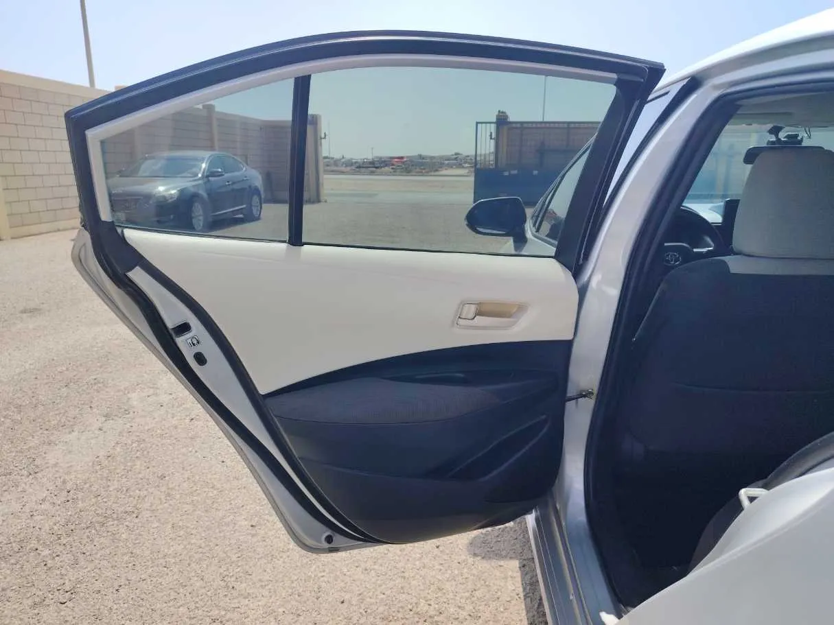 Car image 16