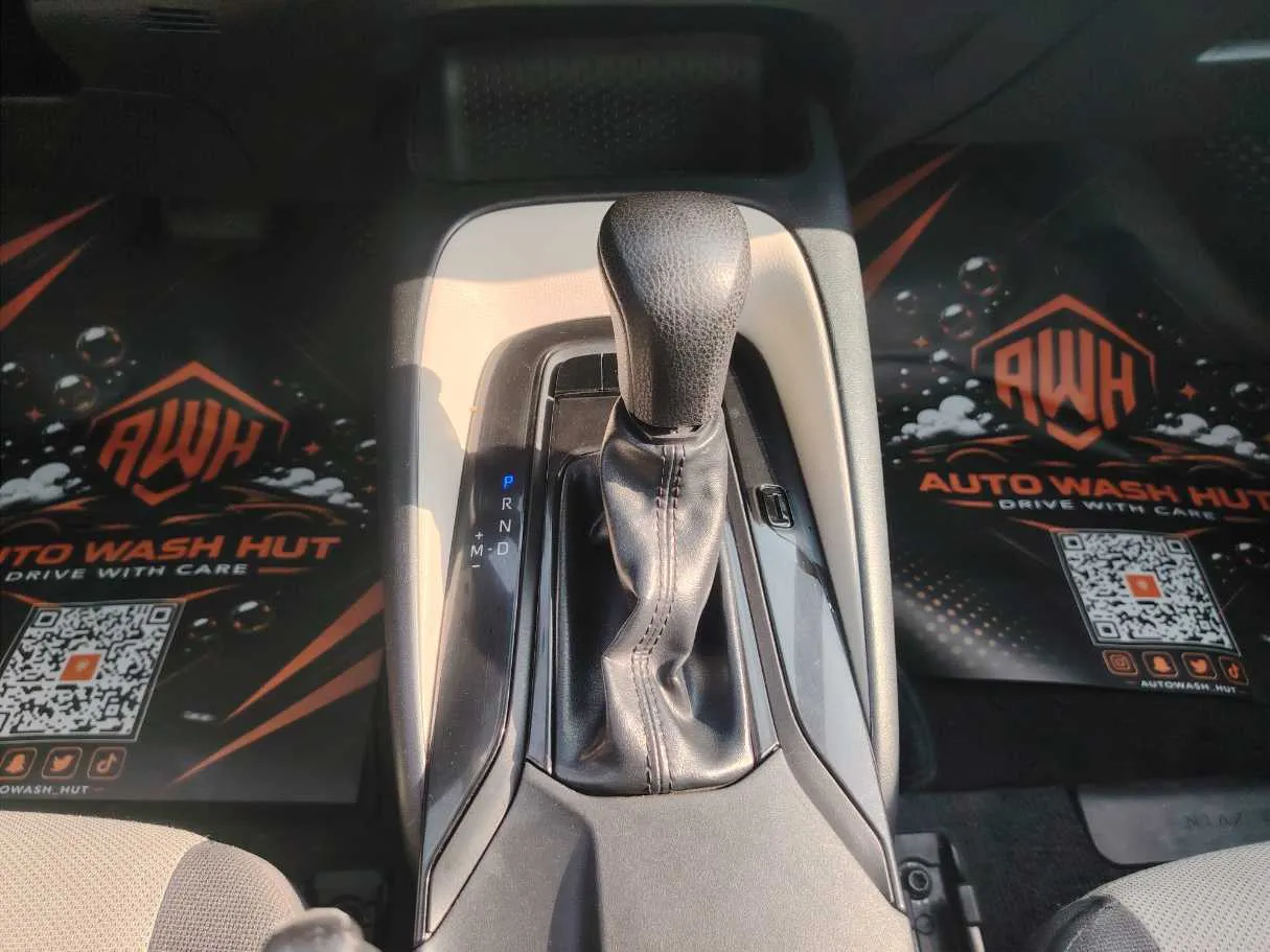 Car image 19