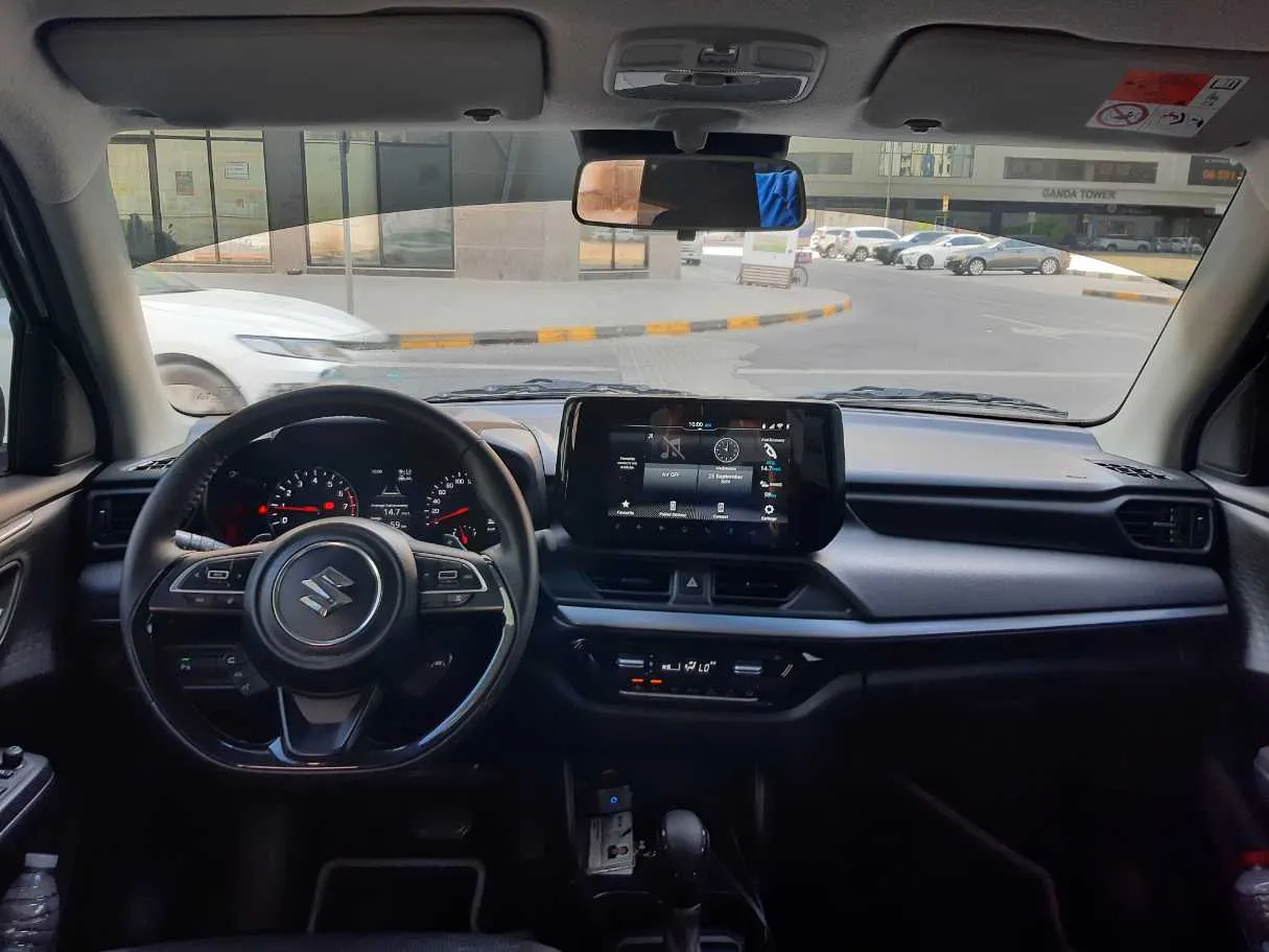 Car image 14
