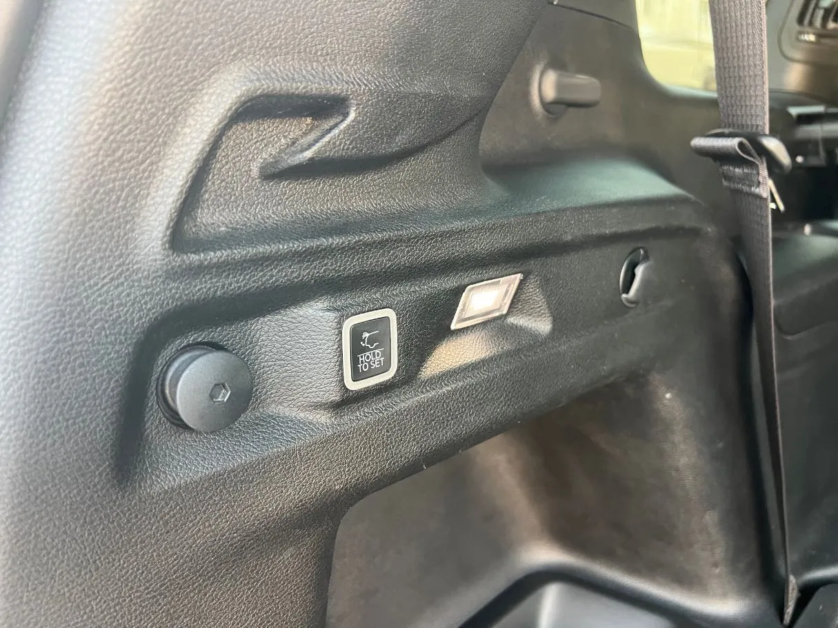 Car image 28