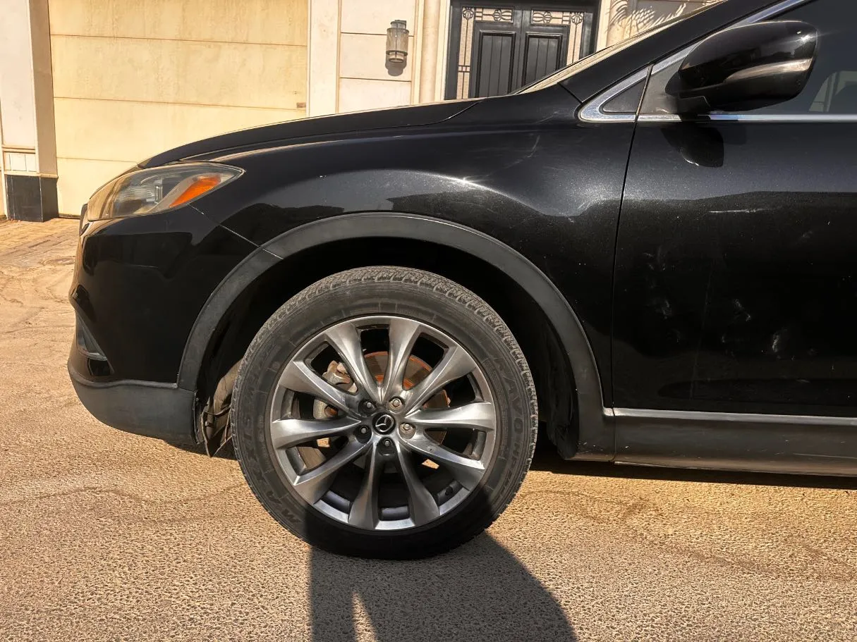 Car image 9