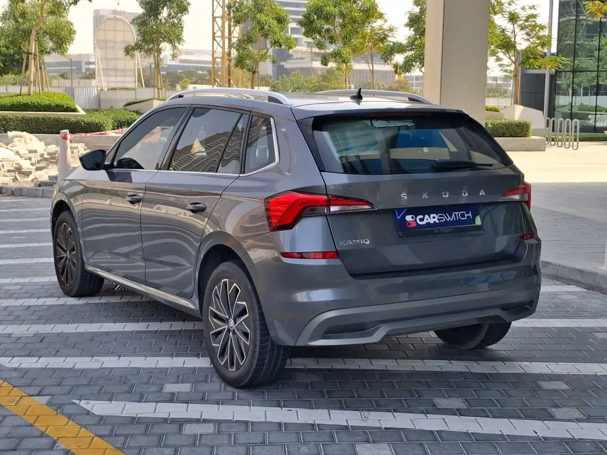 Car image 7