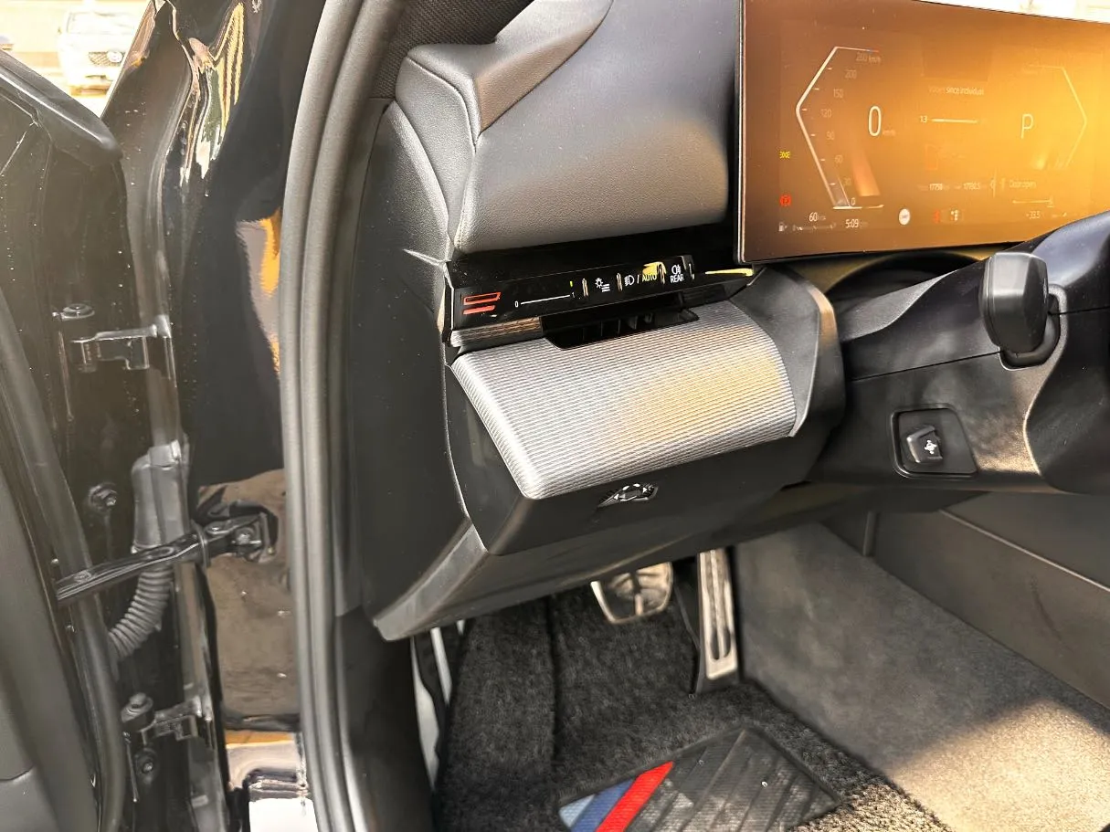 Car image 28