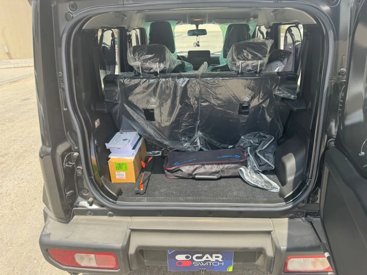 Car image 18