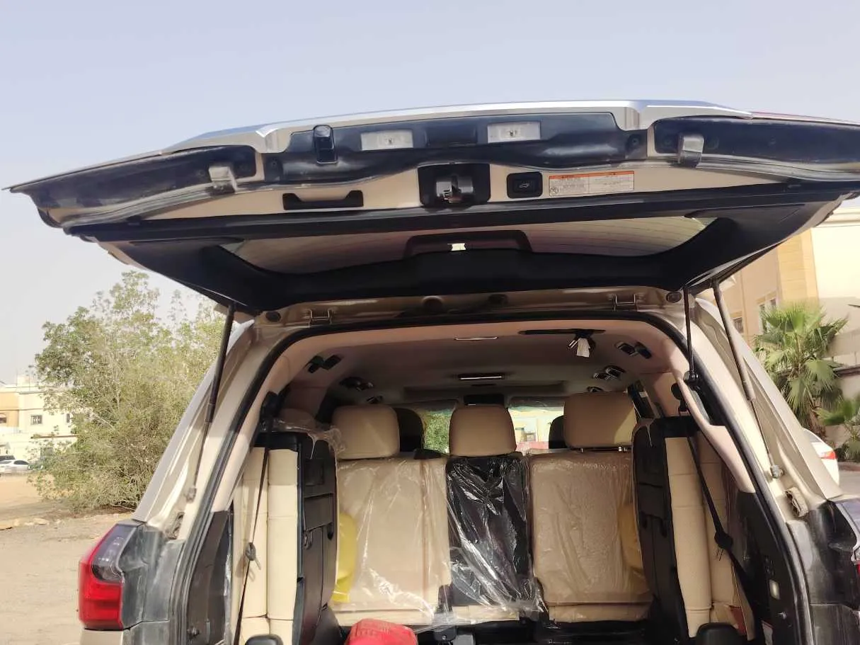 Car image 26