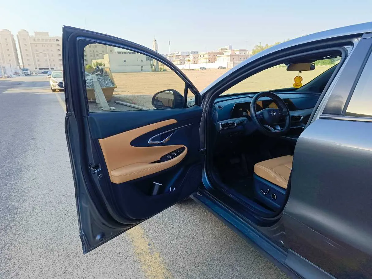 Car image 13