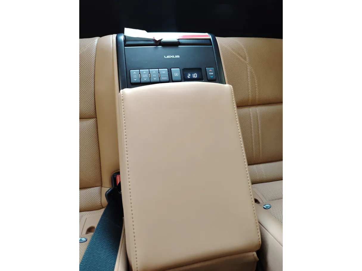 Car image 26