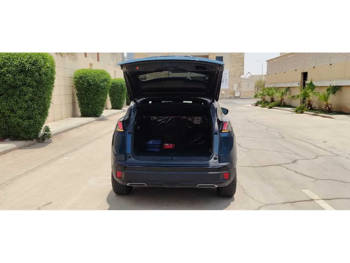 Car image 24