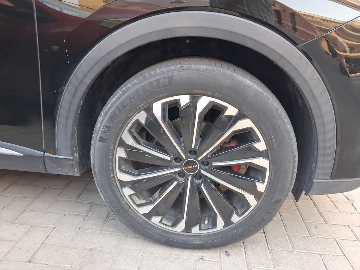 Car image 9
