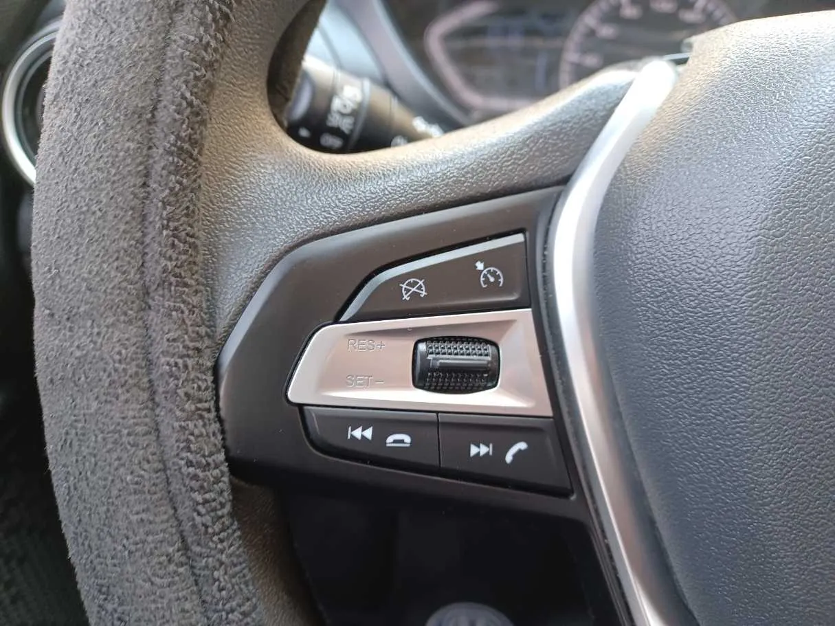 Car image 18