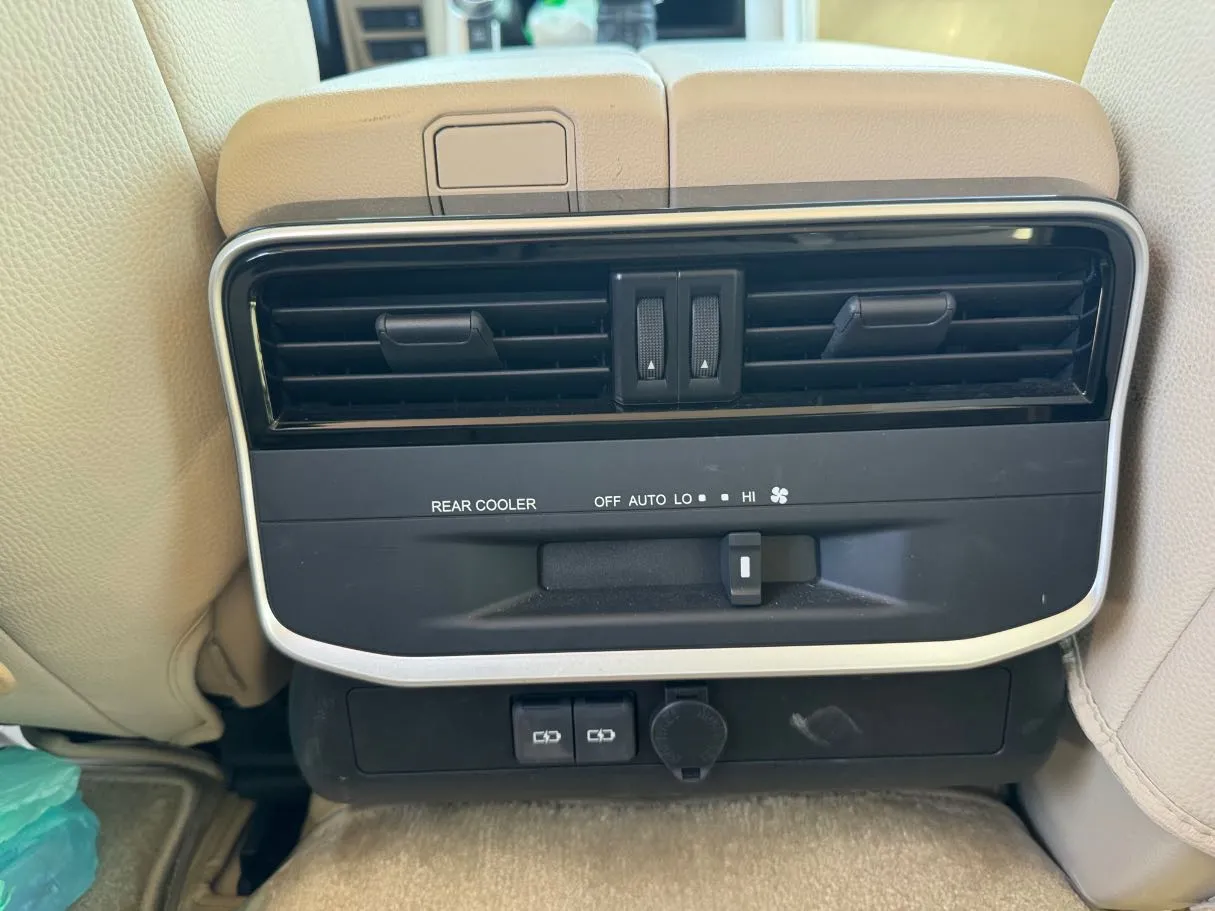 Car image 26