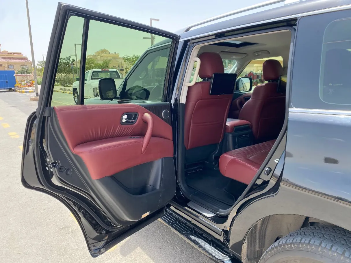 Car image 12