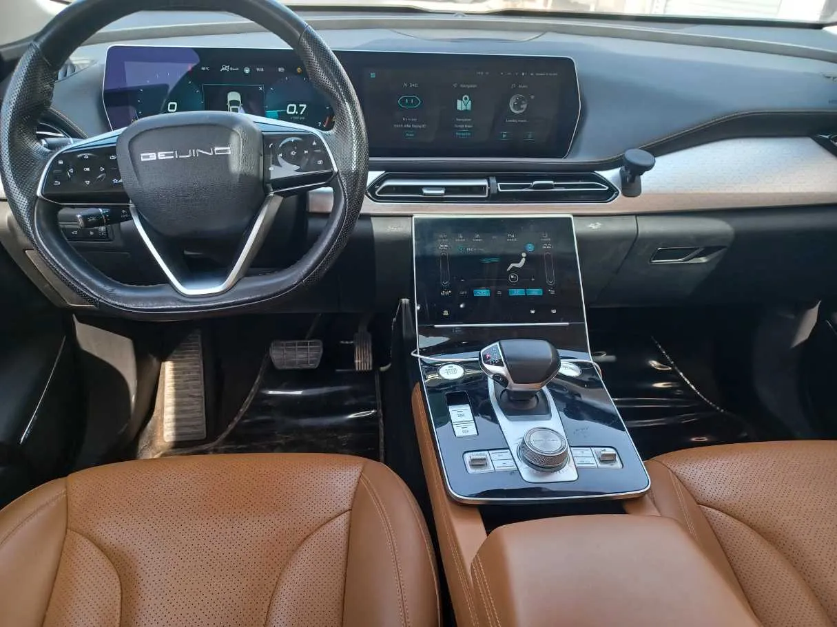 Car image 16