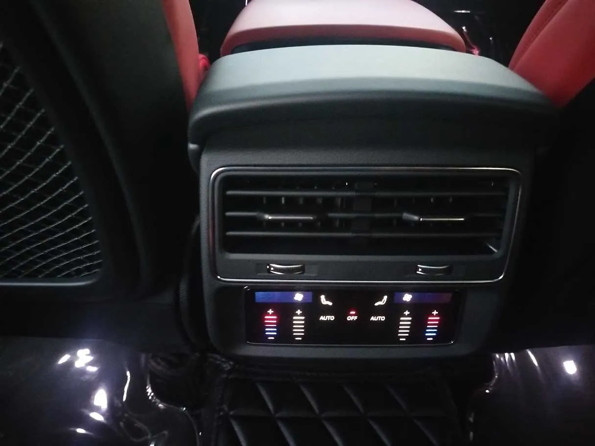 Car image 40