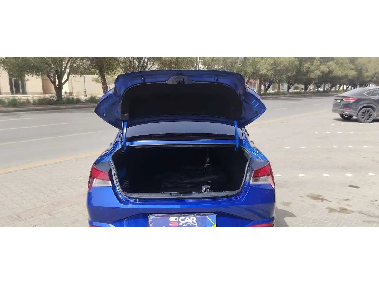 Car image 21