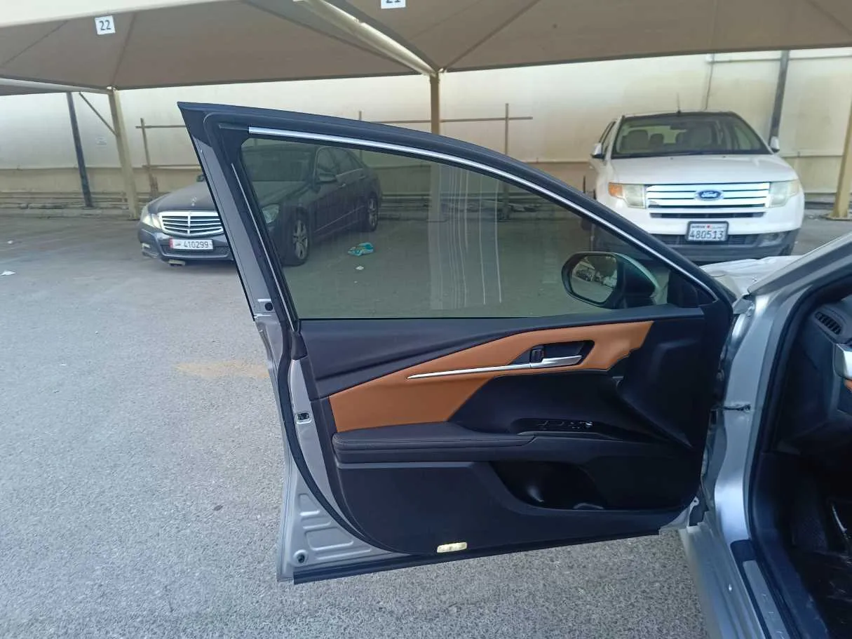 Car image 11