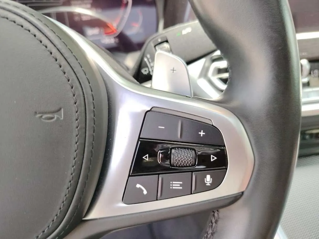 Car image 40