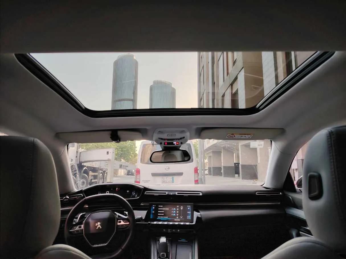 Car image 18