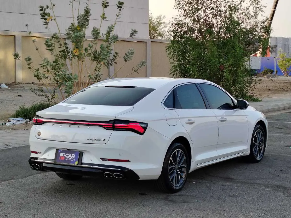 Car image 5