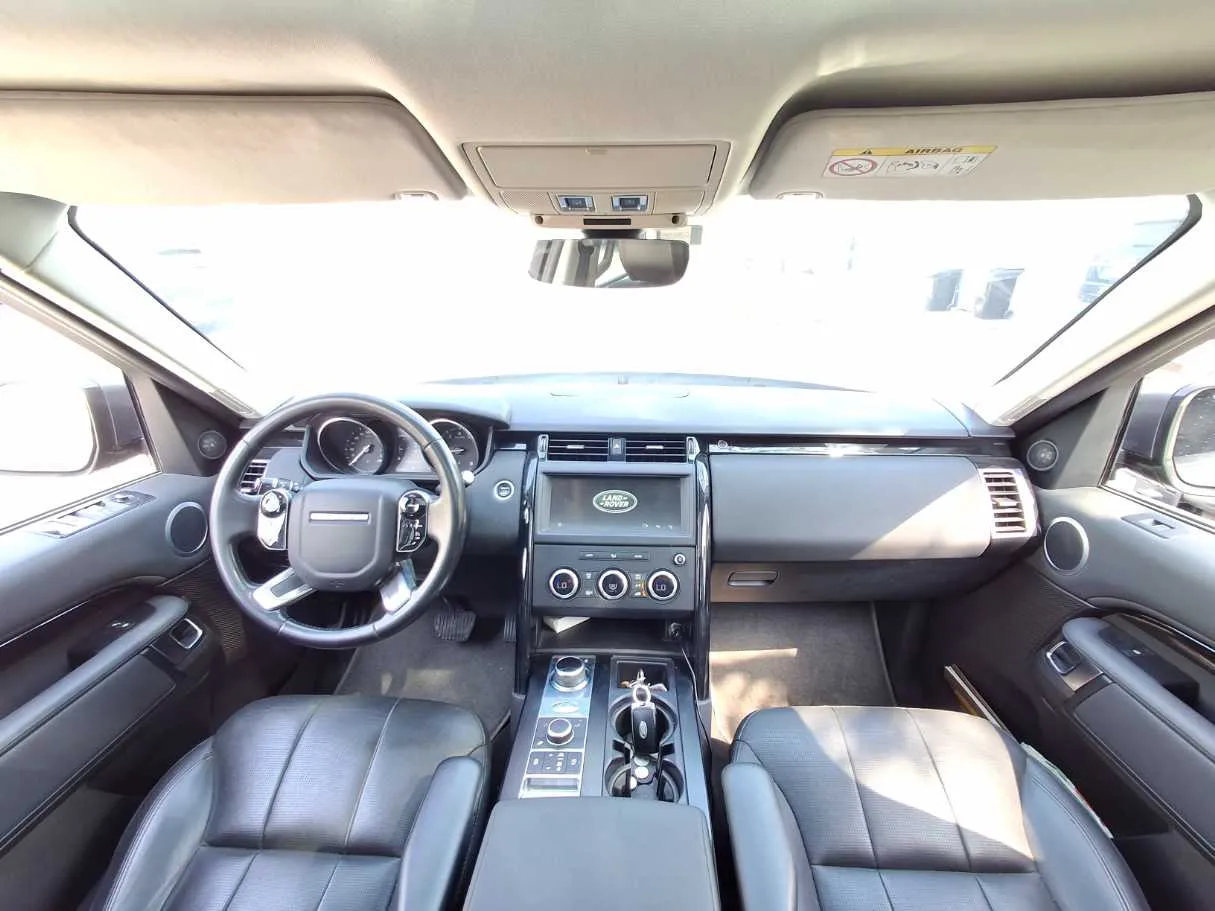 Car image 10