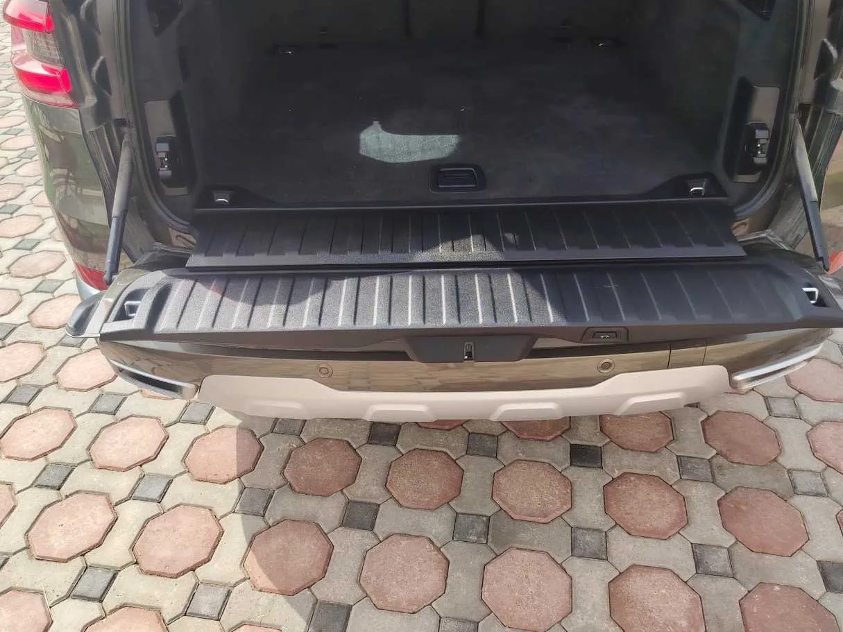 Car image 25