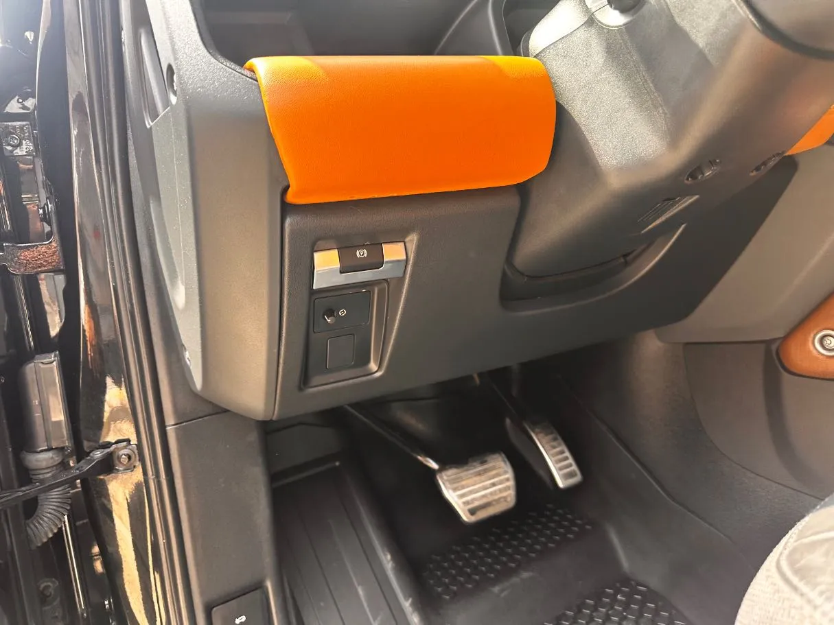 Car image 26