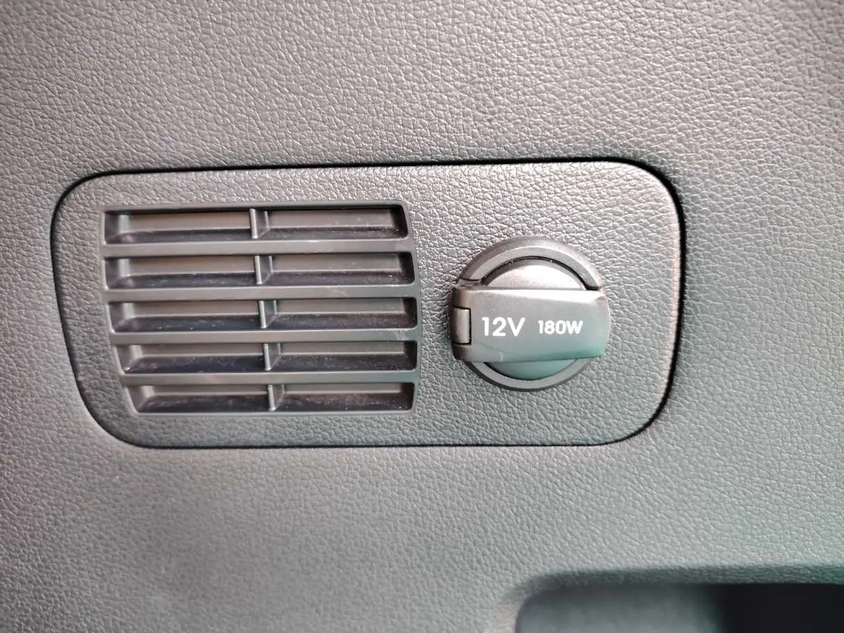 Car image 28