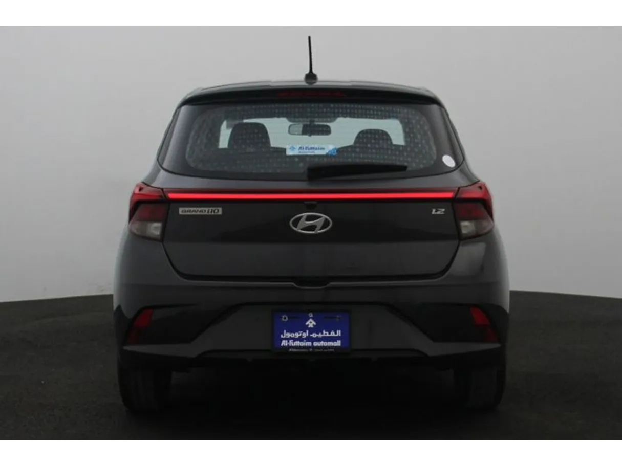 Car image 12