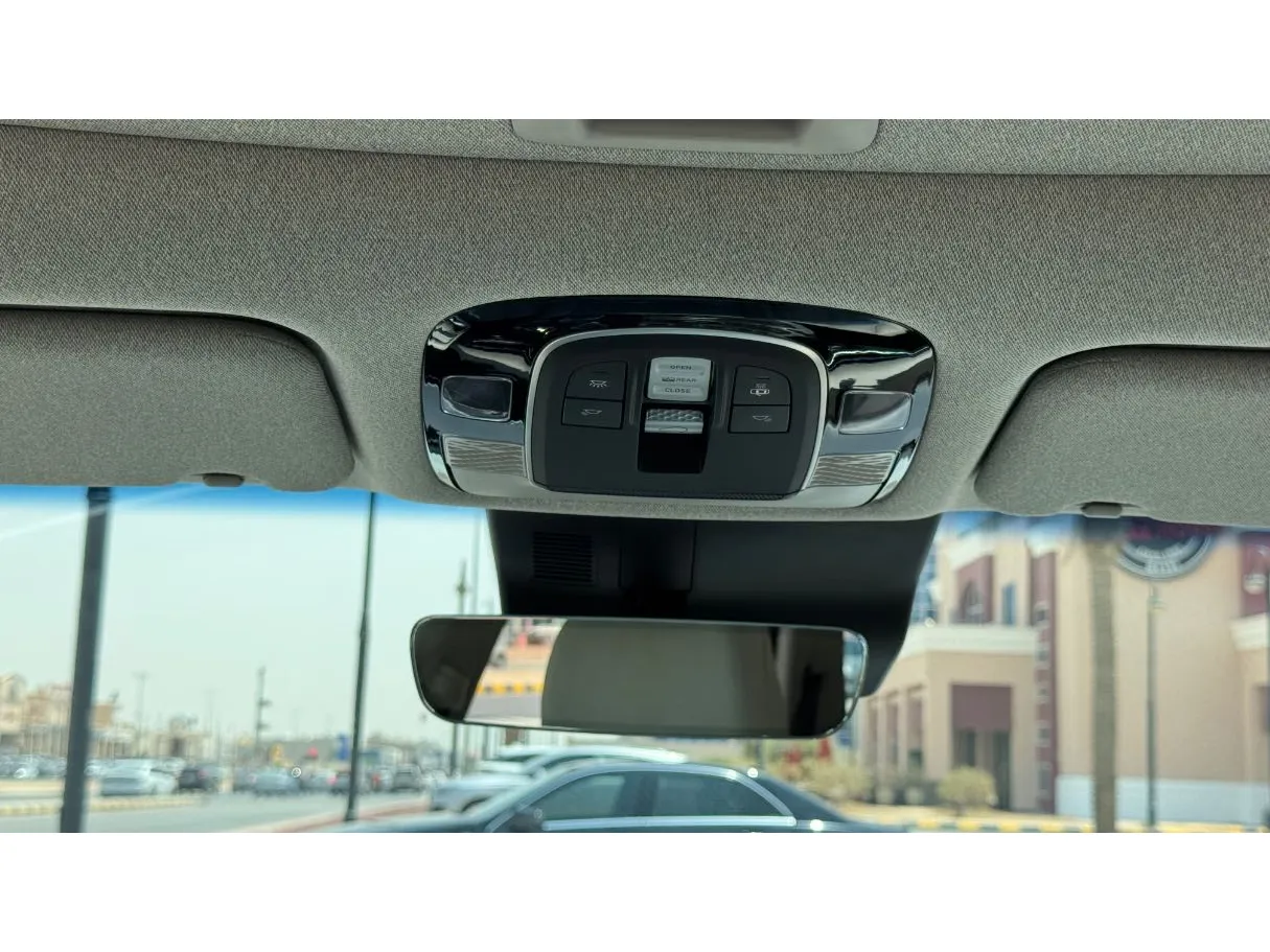 Car image 27