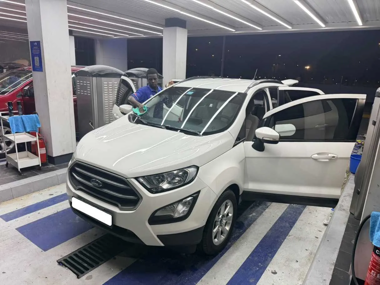 Car image 5