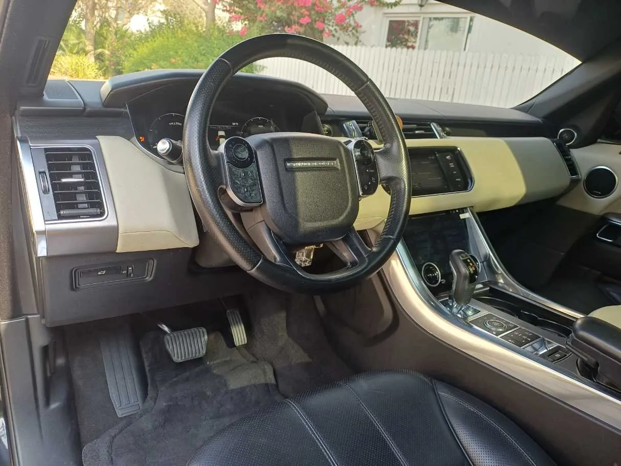 Car image 11