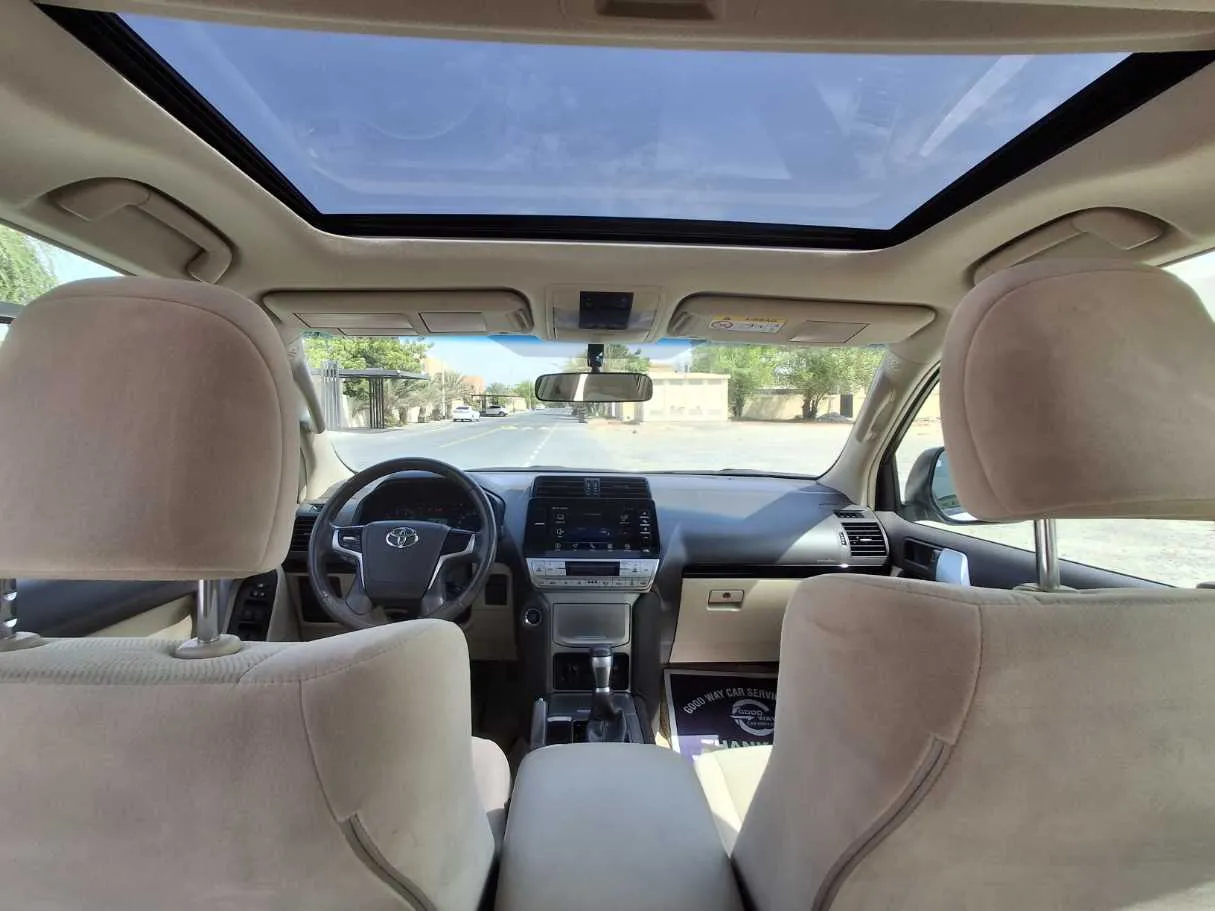 Car image 19