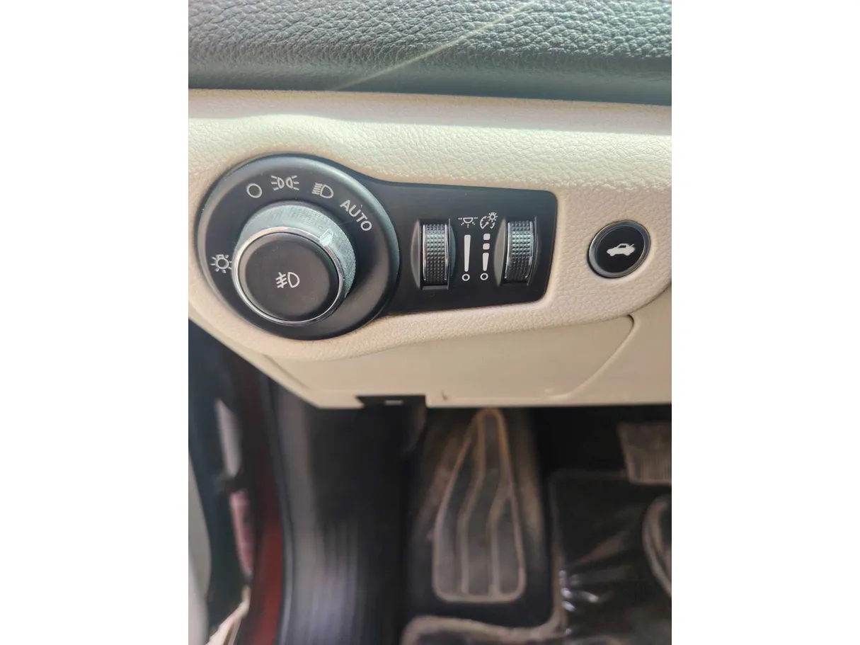 Car image 29