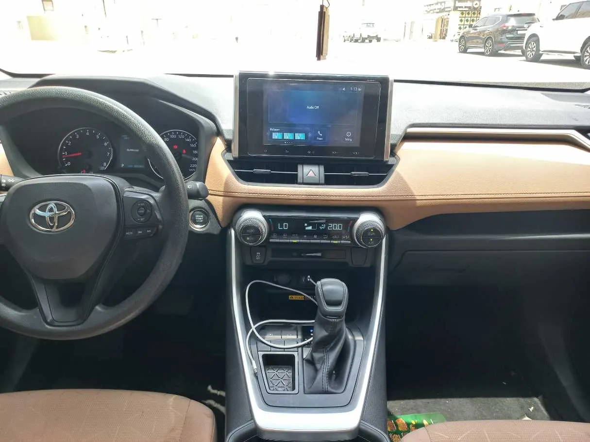 Car image 15