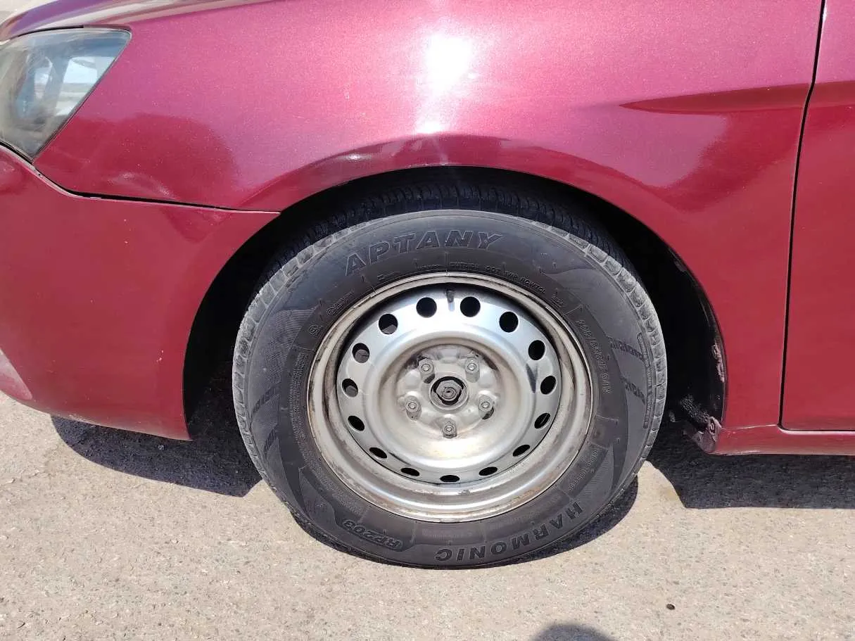 Car image 9