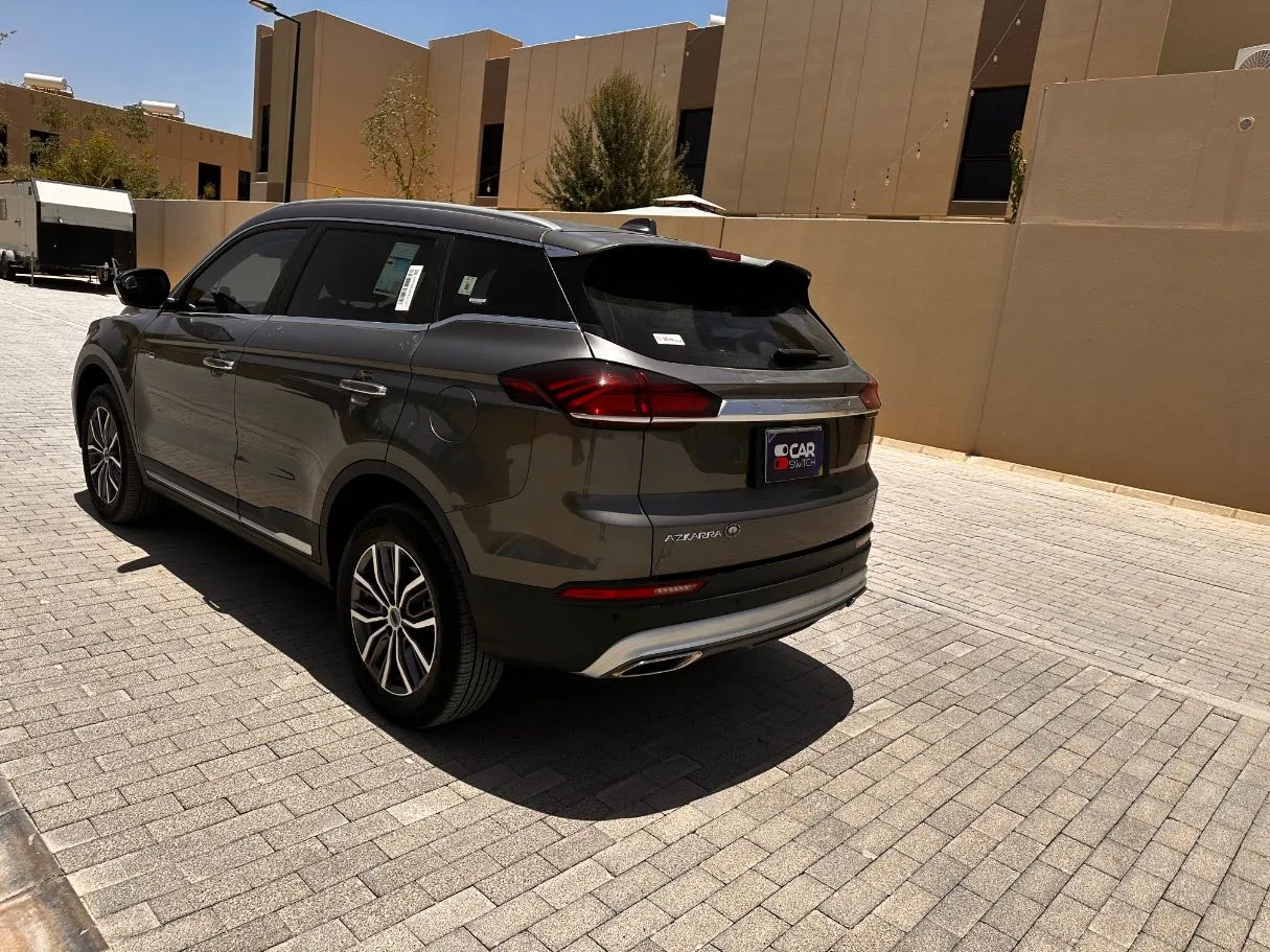 Car image 7