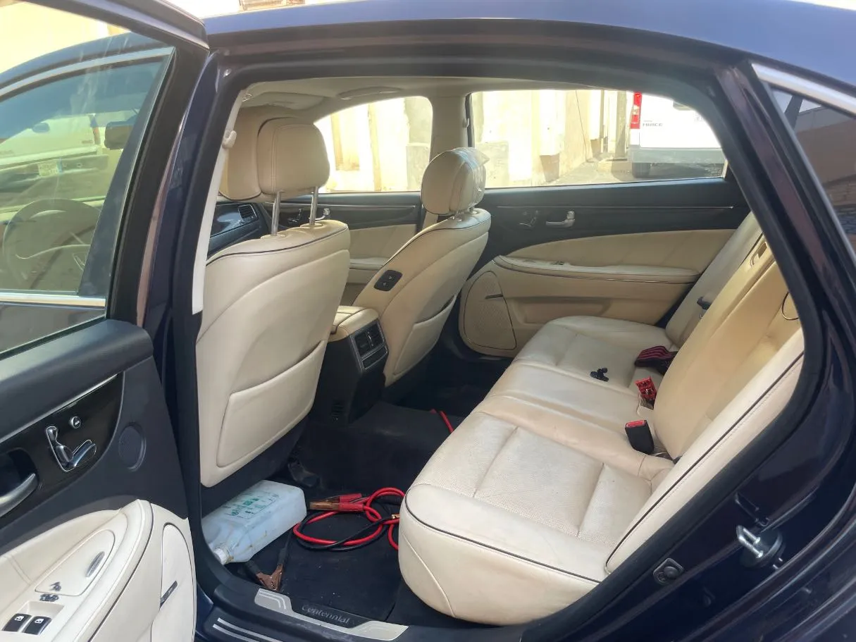 Car image 16